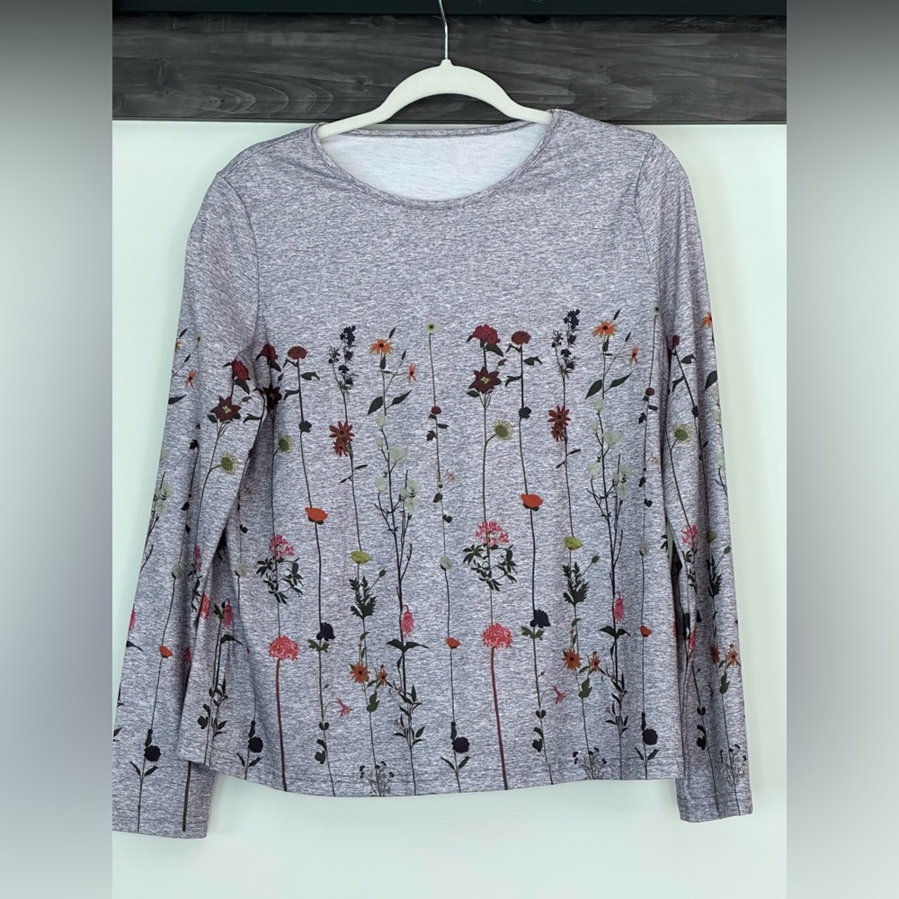 Long sleeve lightweight jersey, large. Cute print!